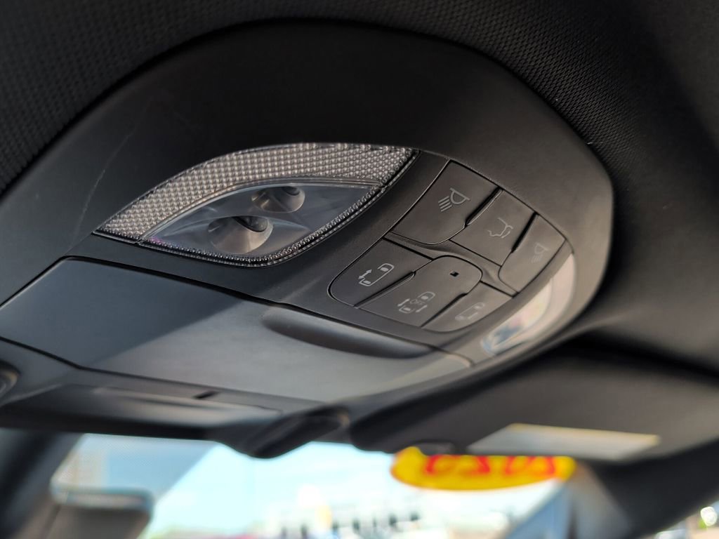 Used 2025 Chrysler Pacifica Limited FWD image 29