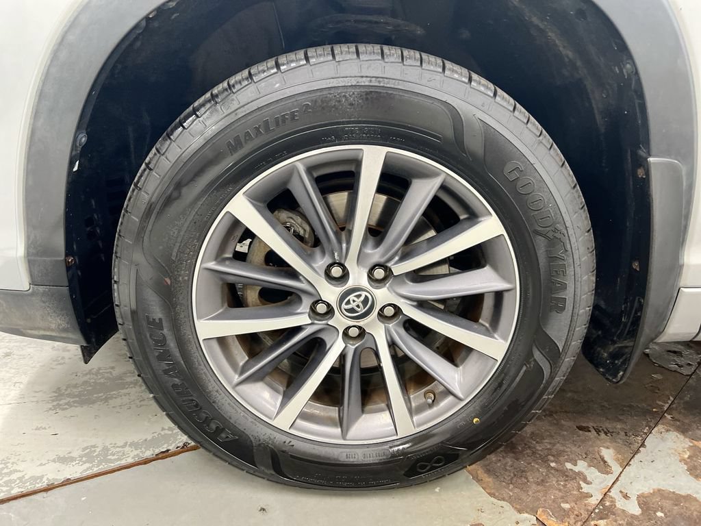 Used 2018 Toyota Highlander XLE AWD/4WD image 28