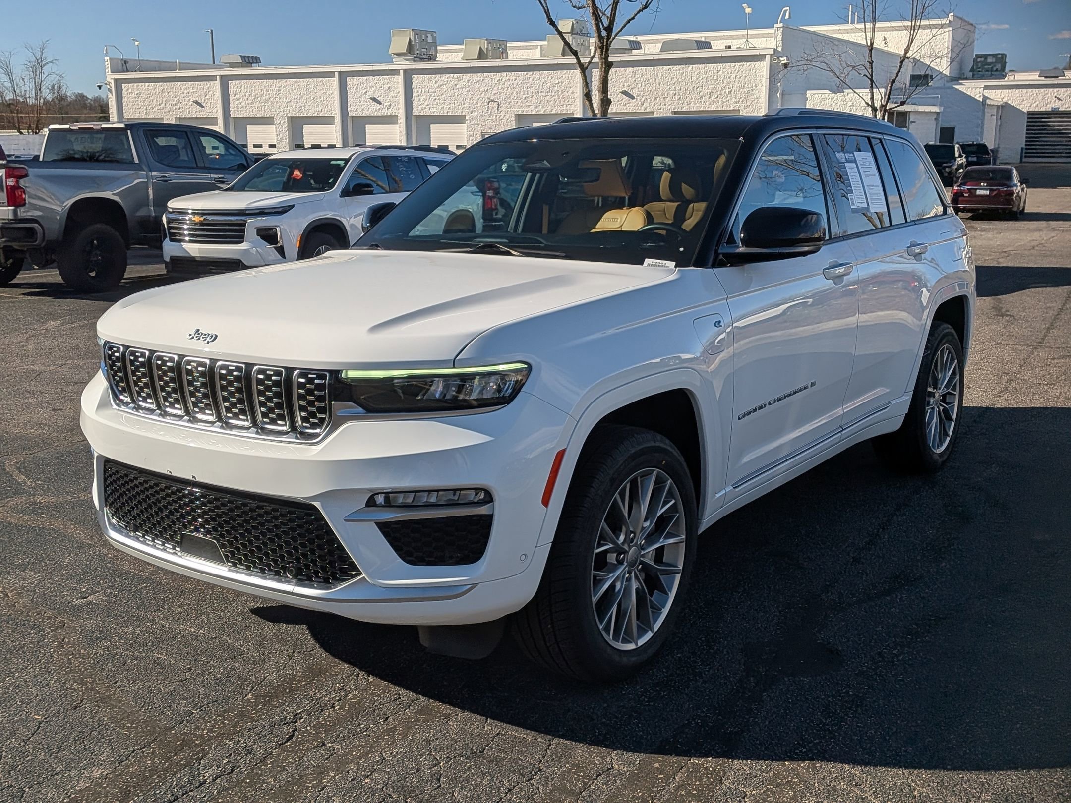 Used 2022 Jeep Grand Cherokee Summit image 5