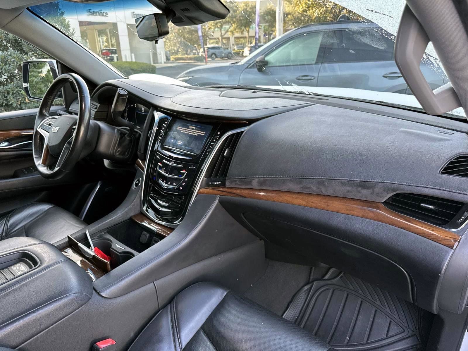 Used 2019 Cadillac Escalade ESV Premium Luxury image 16