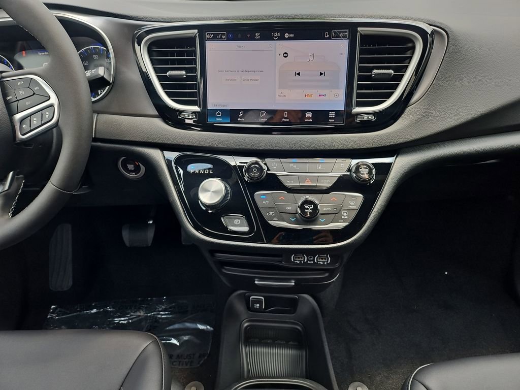 New 2025 Chrysler Voyager LX image 11