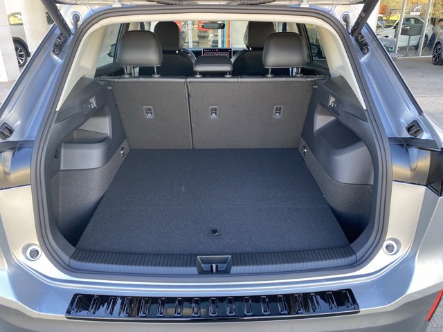 New 2026 Volkswagen Tiguan SE FWD image 14