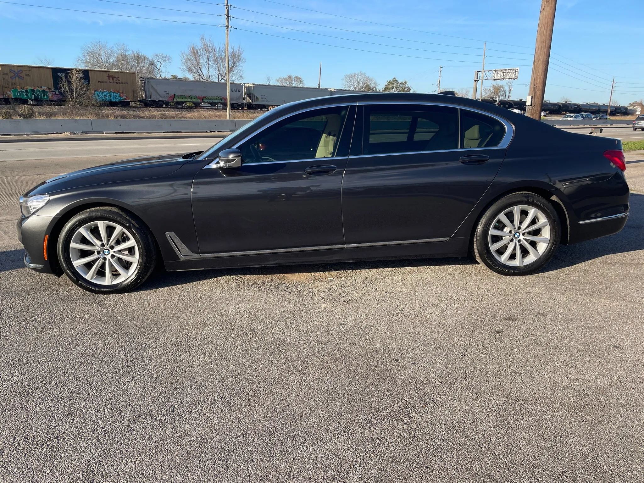 Used 2018 BMW 740i RWD image 2
