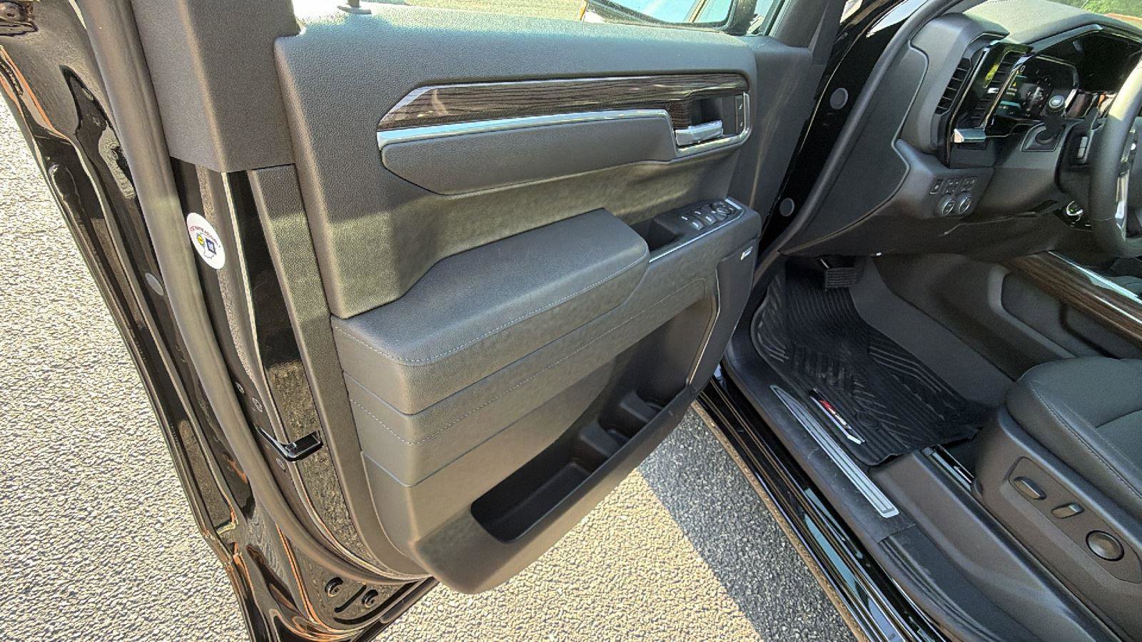 New 2026 Chevrolet Silverado 1500 RST w/ RST All Star Premium Package AWD/4WD image 11