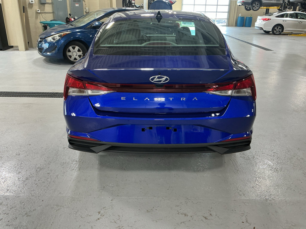 Certified 2023 Hyundai Elantra SE FWD image 9