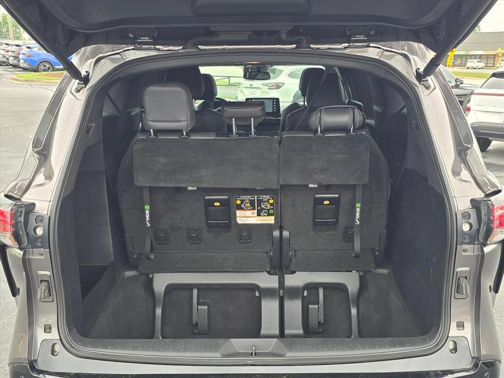 Used 2022 Toyota Sienna XSE FWD image 14