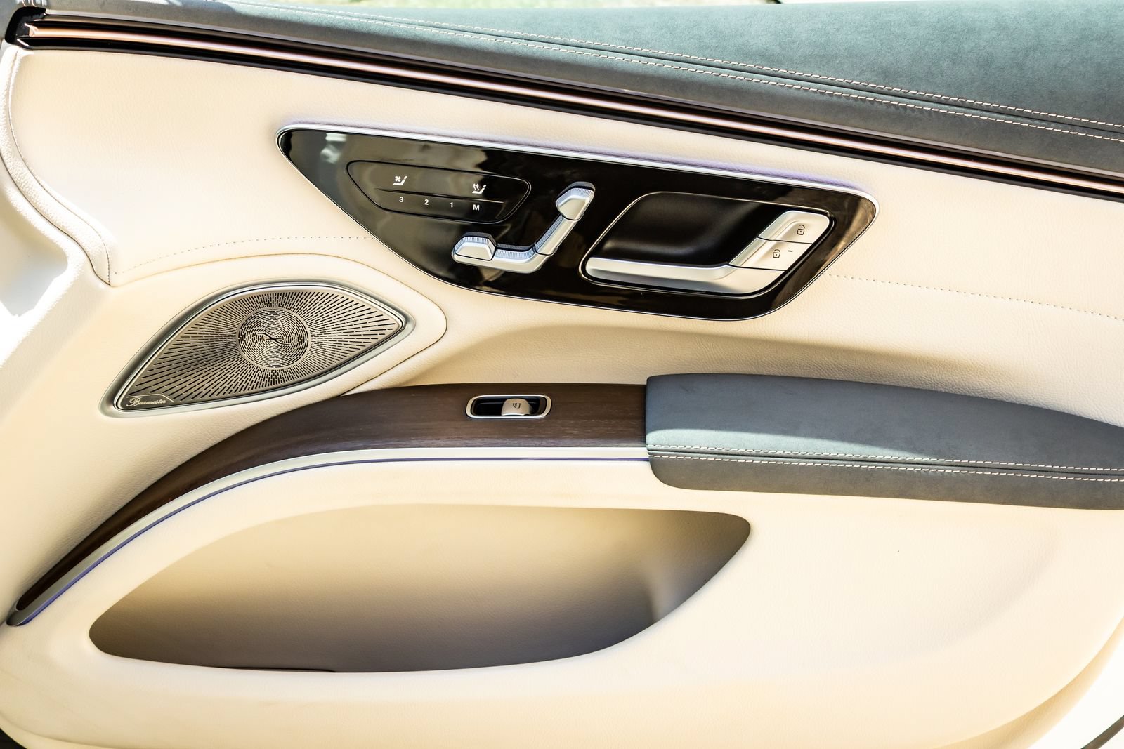Used 2022 Mercedes-Benz EQS 450+ Sedan image 25