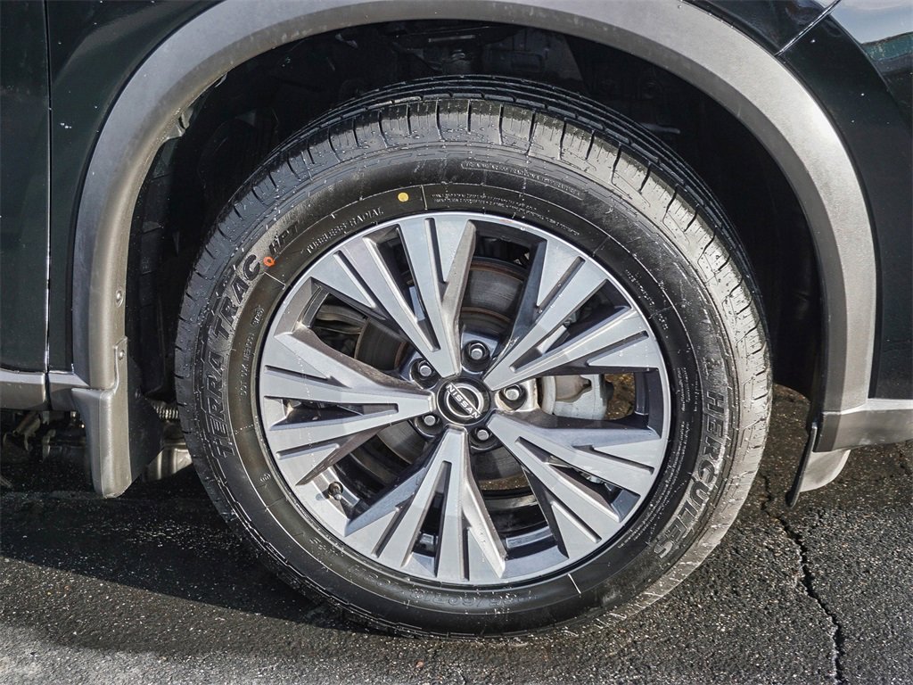 Used 2023 Nissan Rogue SV w/ SV Premium B Package image 9