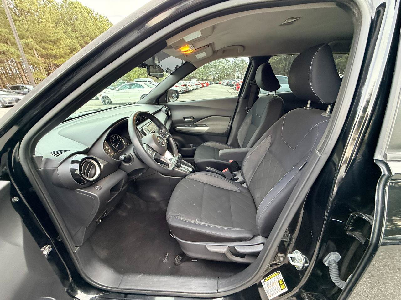 Used 2018 Nissan Kicks SV image 9