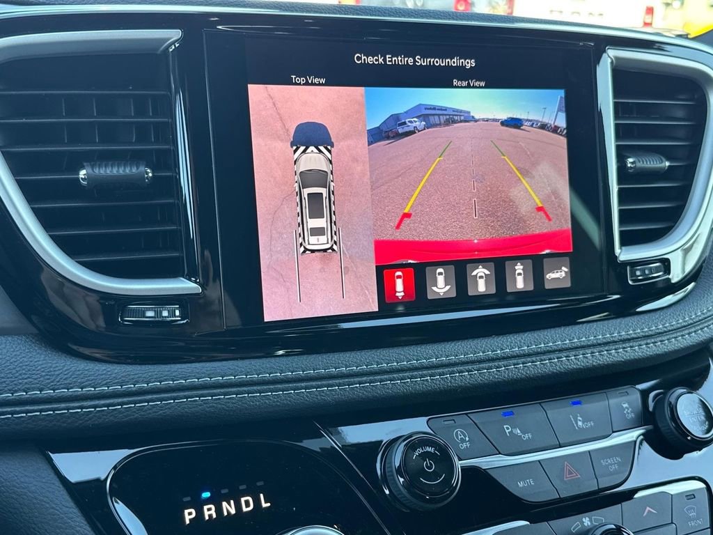 New 2026 Chrysler Pacifica Select AWD/4WD image 25