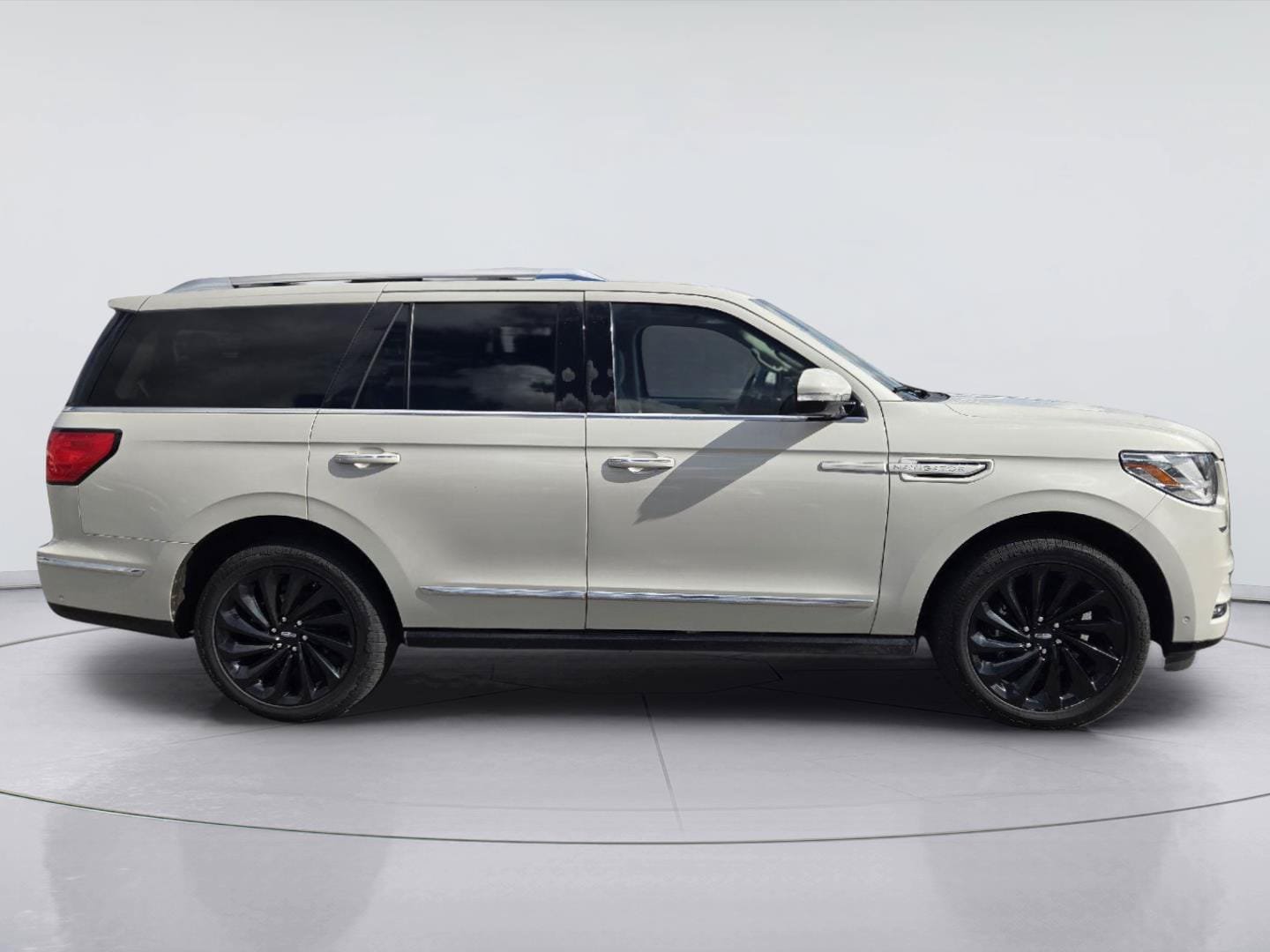 Used 2021 Lincoln Navigator Reserve AWD/4WD image 4