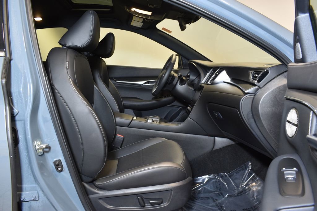 Certified 2025 INFINITI QX55 Essential image 32