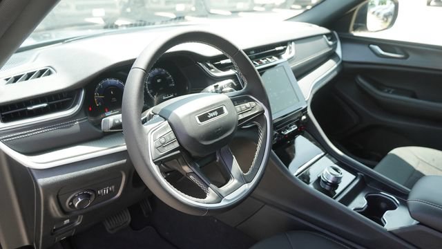 New 2026 Jeep Grand Cherokee Laredo RWD image 17