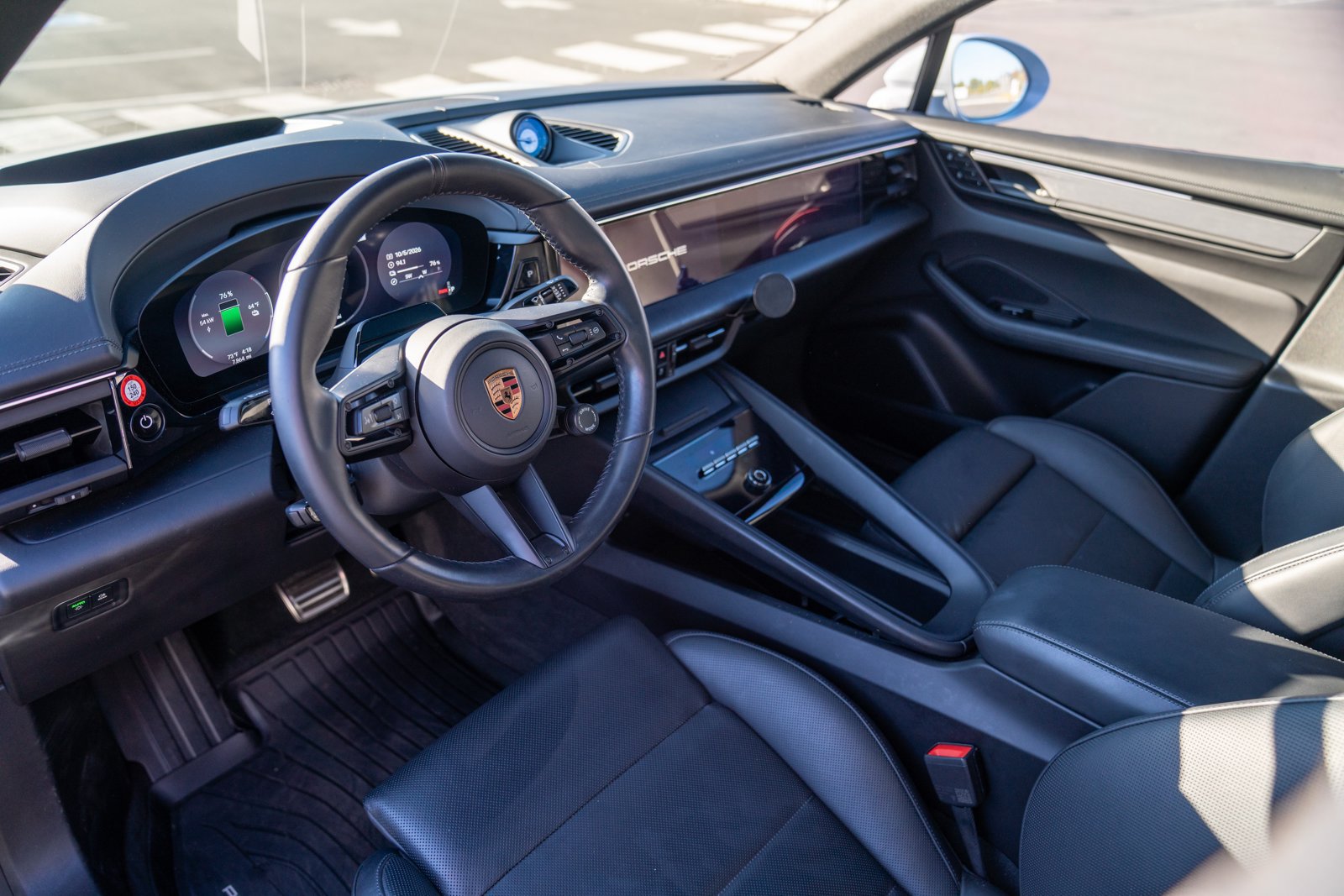 Certified 2026 Porsche Macan GTS Electric AWD/4WD image 4