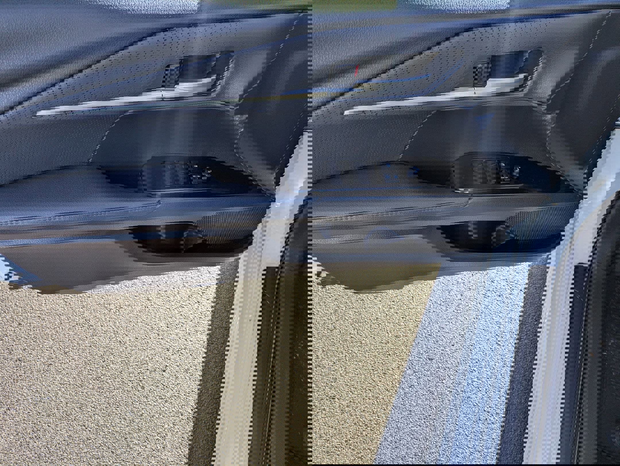 Used 2025 Toyota Camry image 11