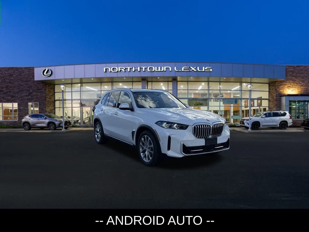 Used 2024 BMW X5 xDrive40i w/ Premium Package image 3
