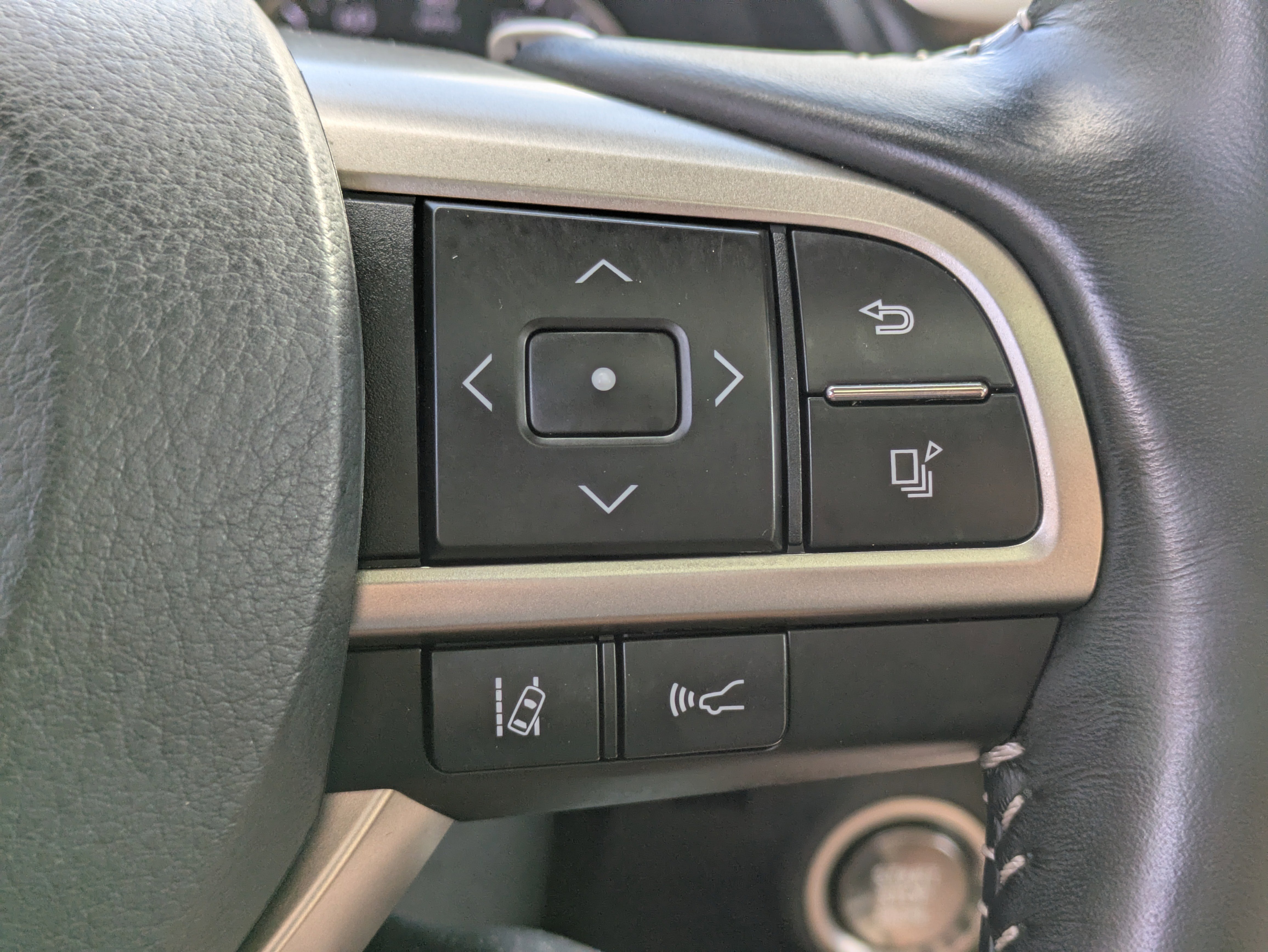 Used 2021 Lexus RX 350L RX 350L w/ Premium Package image 26