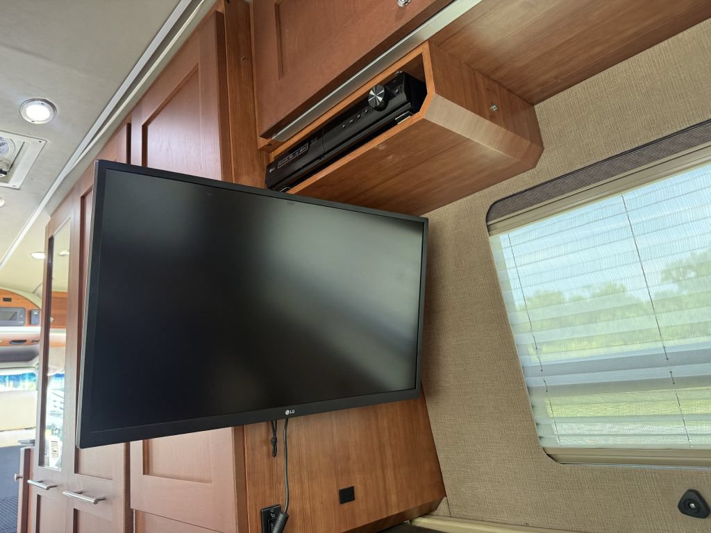 Used 2017 Mercedes-Benz Sprinter 3500 image 43