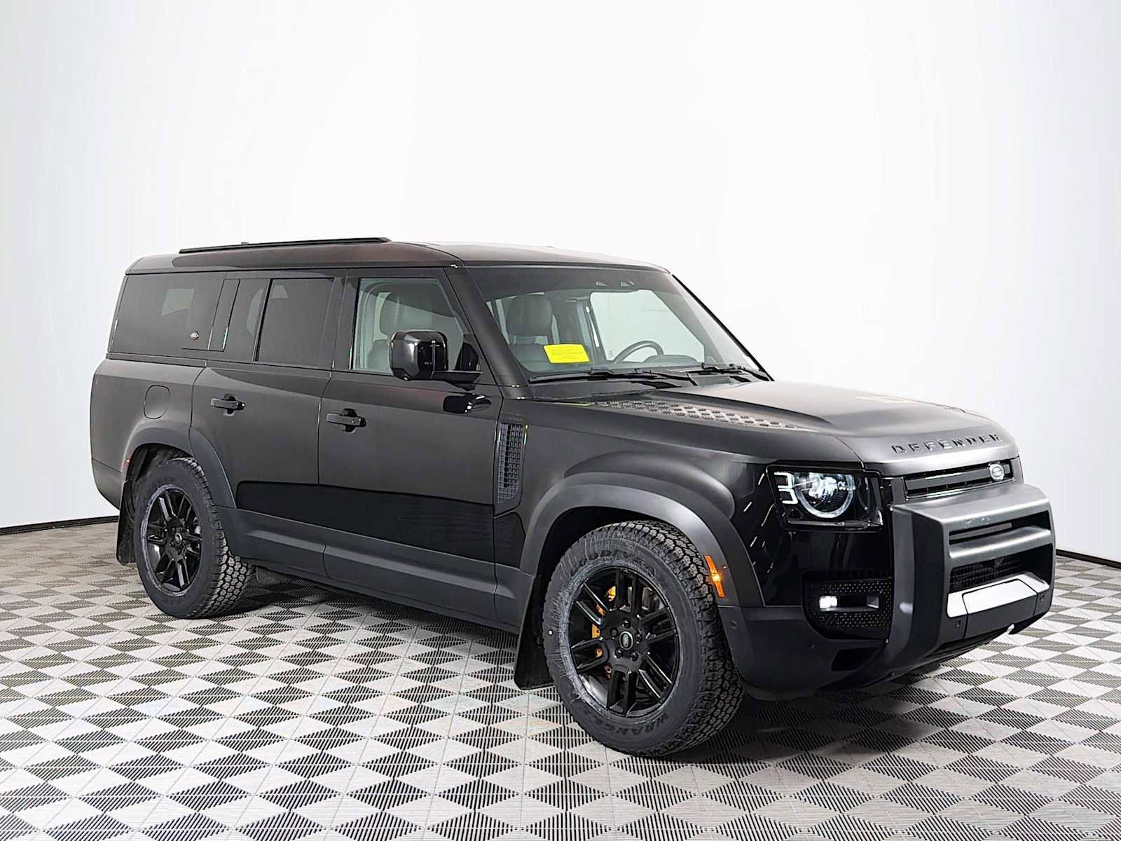 Used 2023 Land Rover Defender 130 SE image 3