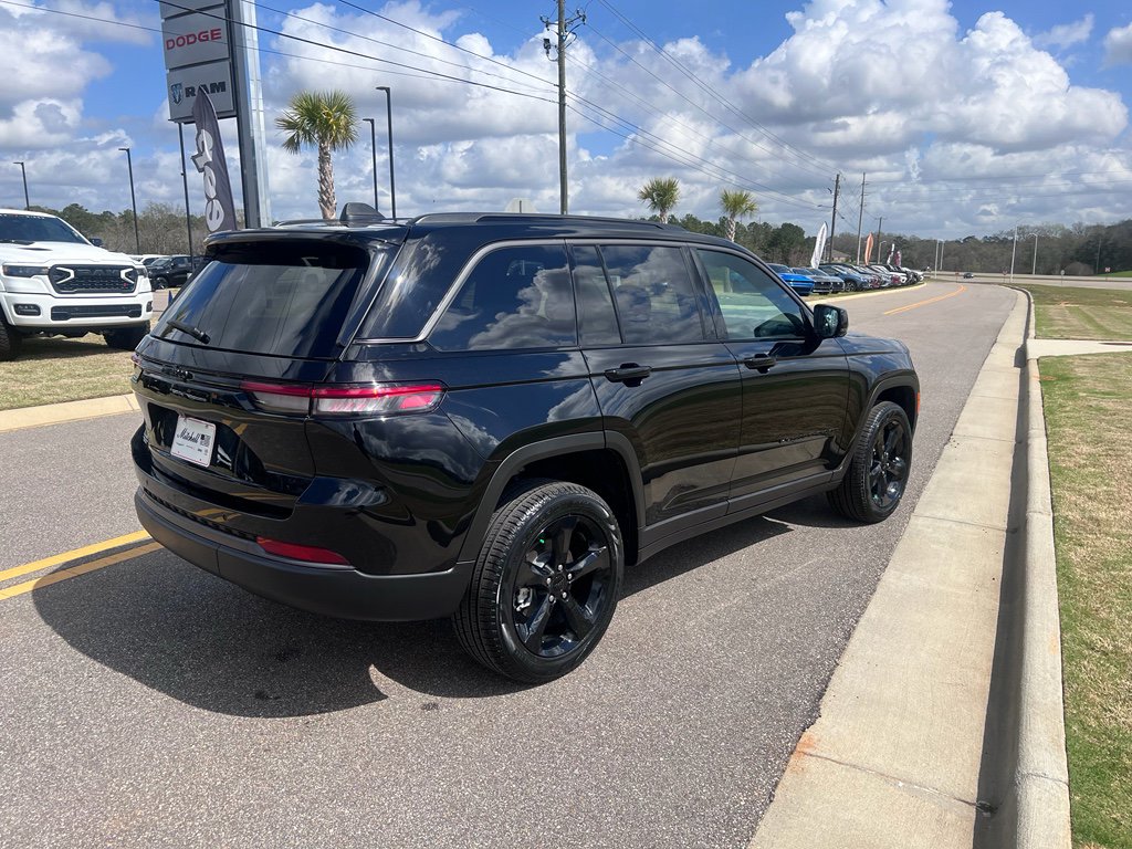 New 2026 Jeep Grand Cherokee Limited w/ Limited Altitude Package RWD image 3