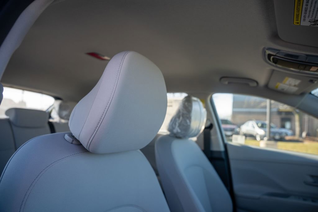 New 2026 Hyundai Kona SE image 12