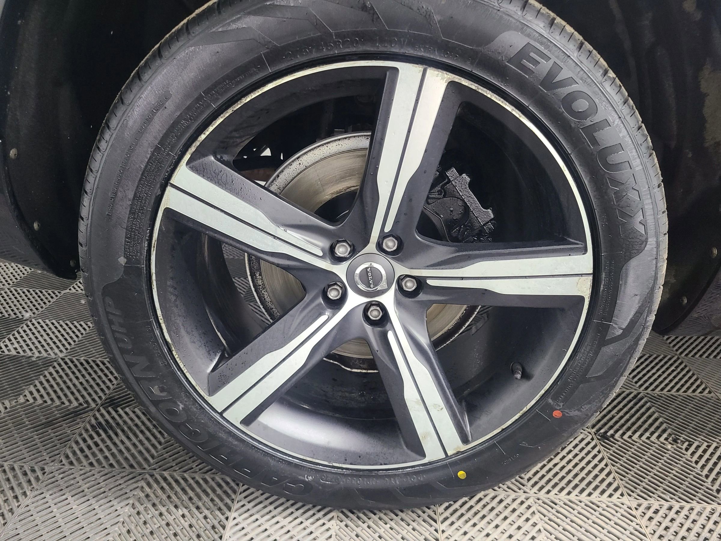 Used 2019 Volvo XC90 T5 R-Design w/ Protection Package AWD/4WD image 16