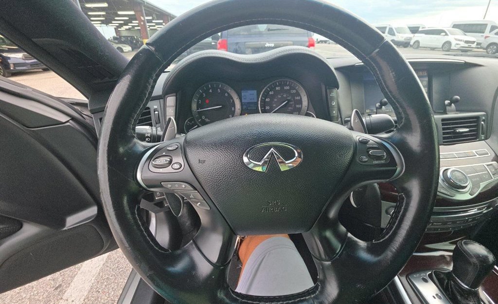 Used 2015 INFINITI Q70 3.7 w/ Sport Package RWD image 9