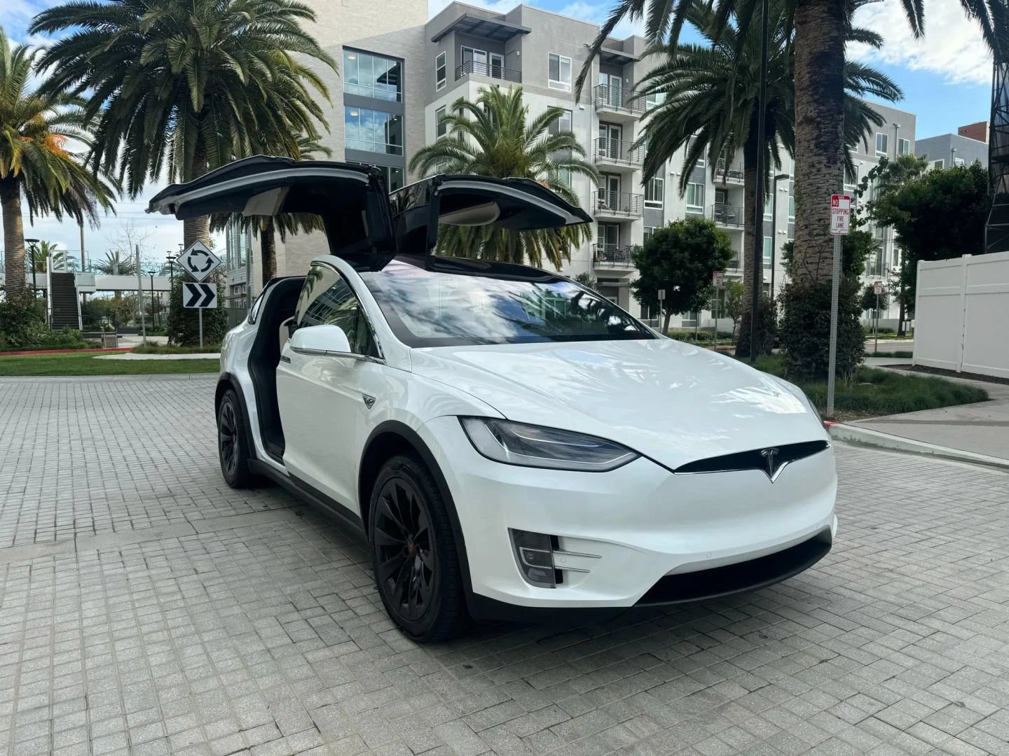 Used 2019 Tesla Model X Long Range AWD/4WD image 2