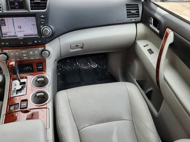 Used 2012 Toyota Highlander Limited w/ Tow Pkg AWD/4WD image 23