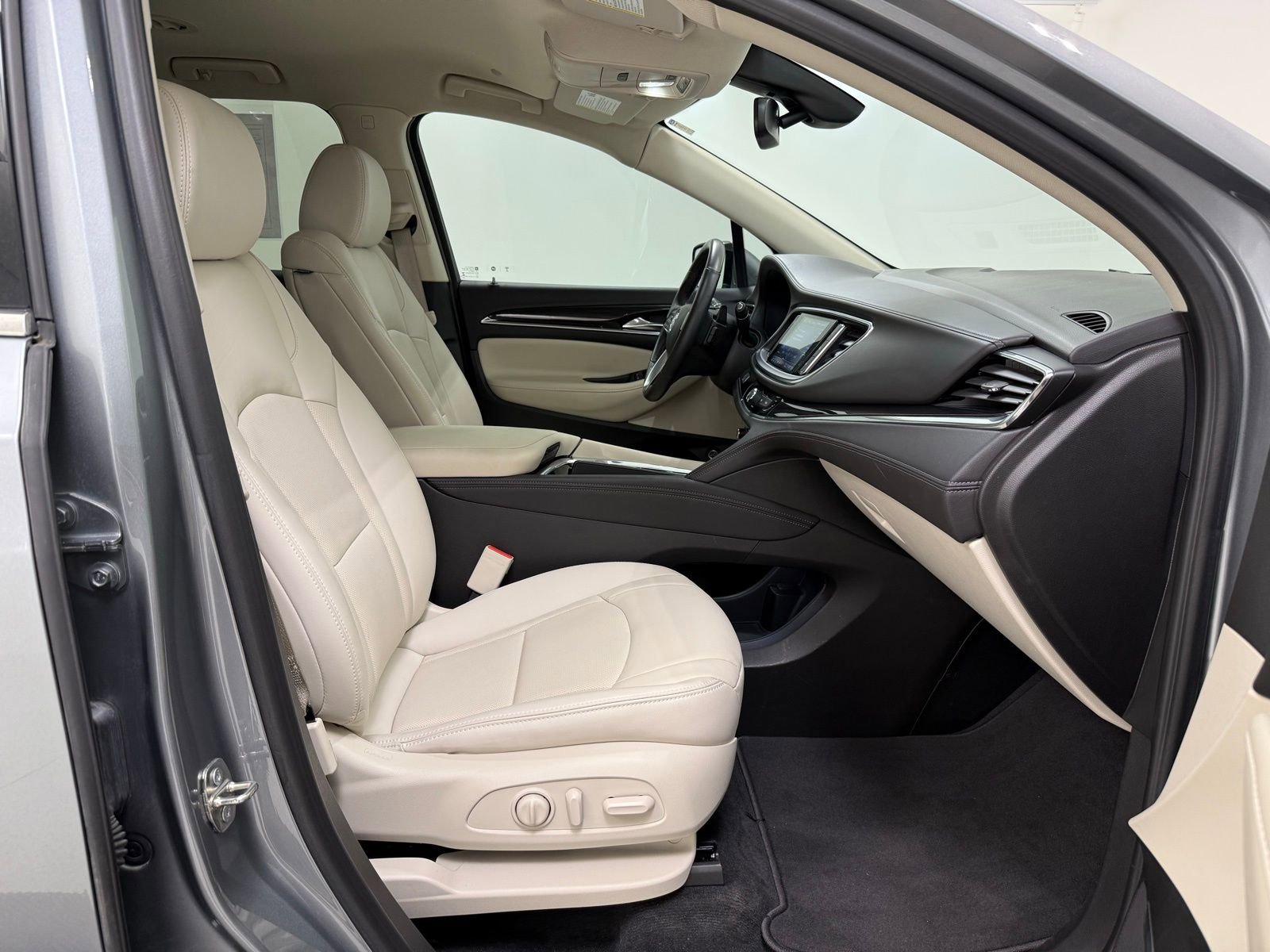 Used 2023 Buick Enclave Essence w/ Sport Touring Edition FWD image 31