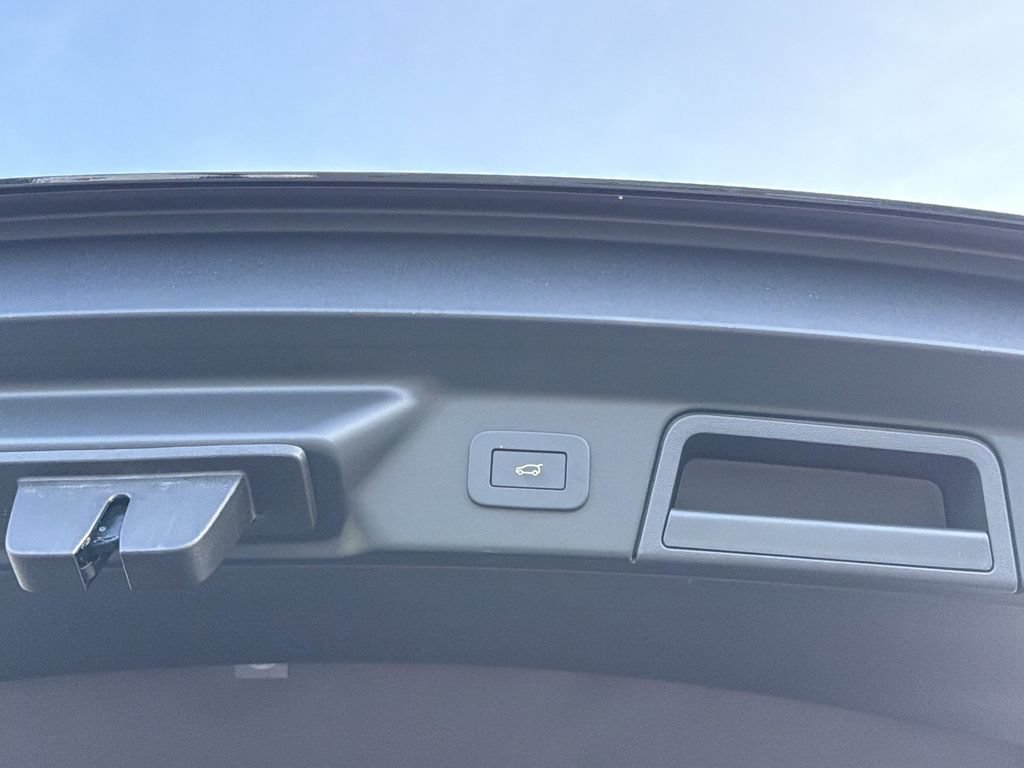 New 2026 Land Rover Range Rover Velar Belgravia AWD/4WD image 8