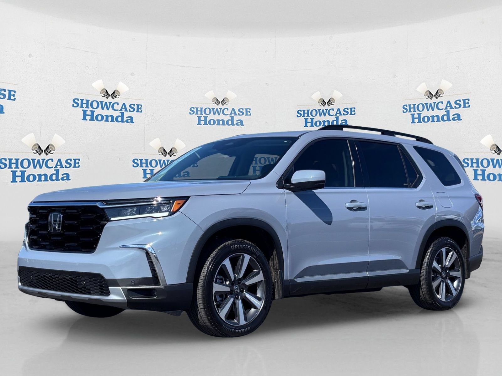 Certified 2025 Honda Pilot Touring image 2