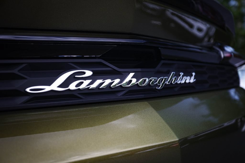 Used 2026 Lamborghini Urus SE AWD/4WD image 20