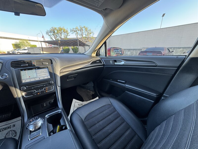 Used 2018 Ford Fusion SE w/ Equipment Group 201A FWD image 35