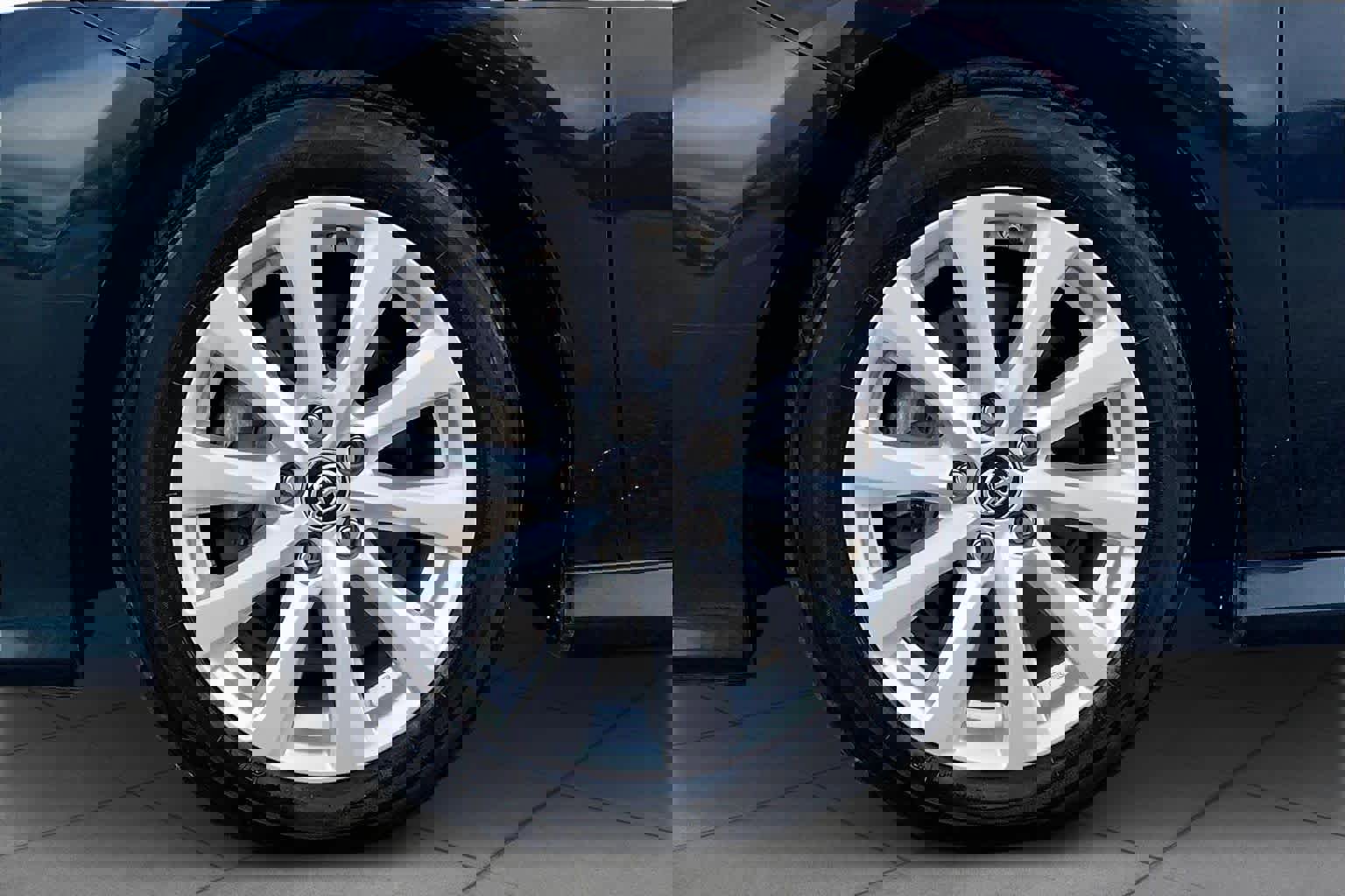 Used 2018 Toyota Camry LE image 10