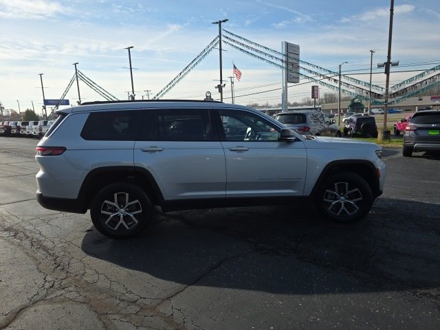 Used 2024 Jeep Grand Cherokee L Limited w/ Luxury Tech Group II image 7