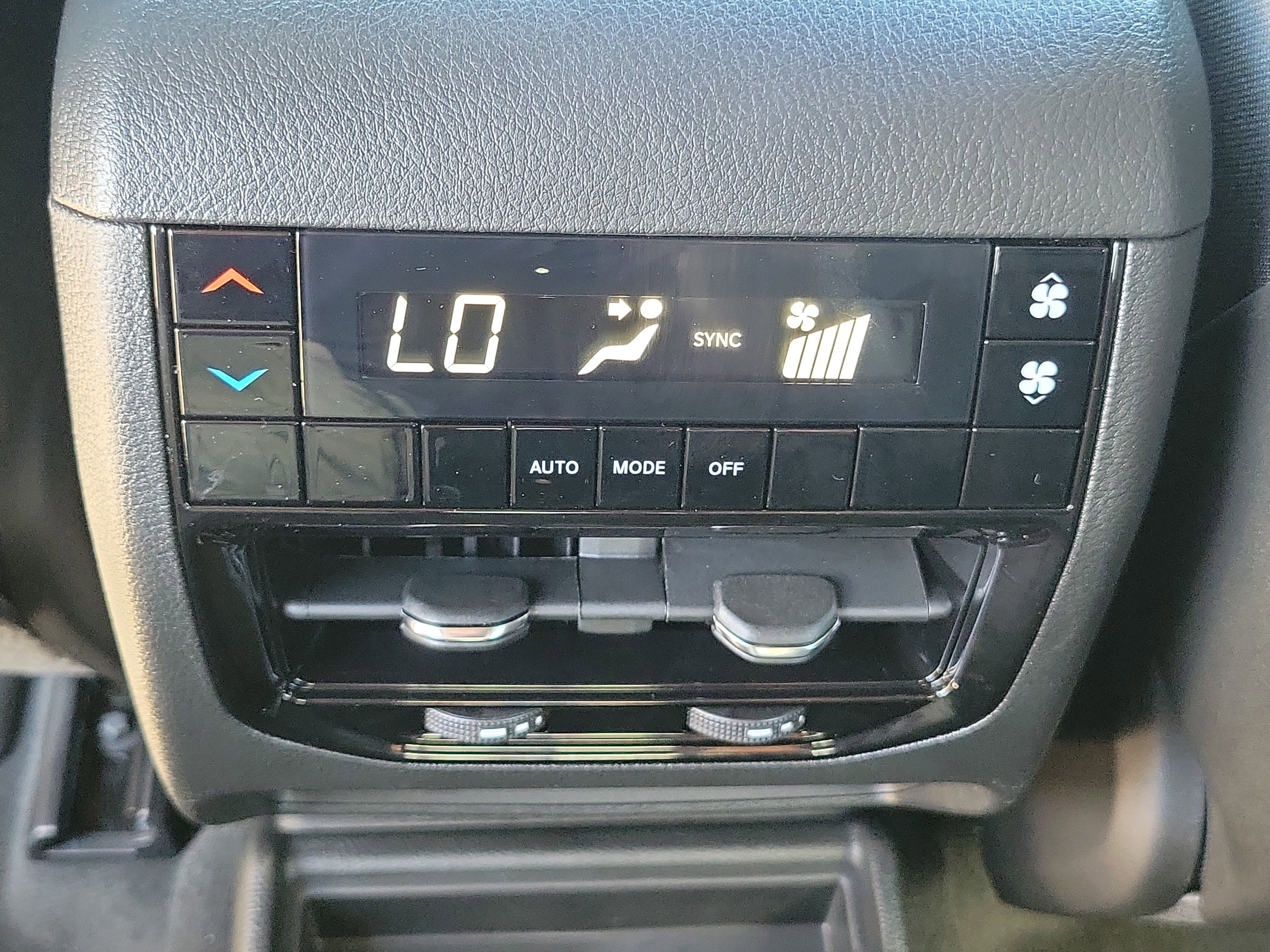 New 2025 Jeep Grand Cherokee L Laredo image 10