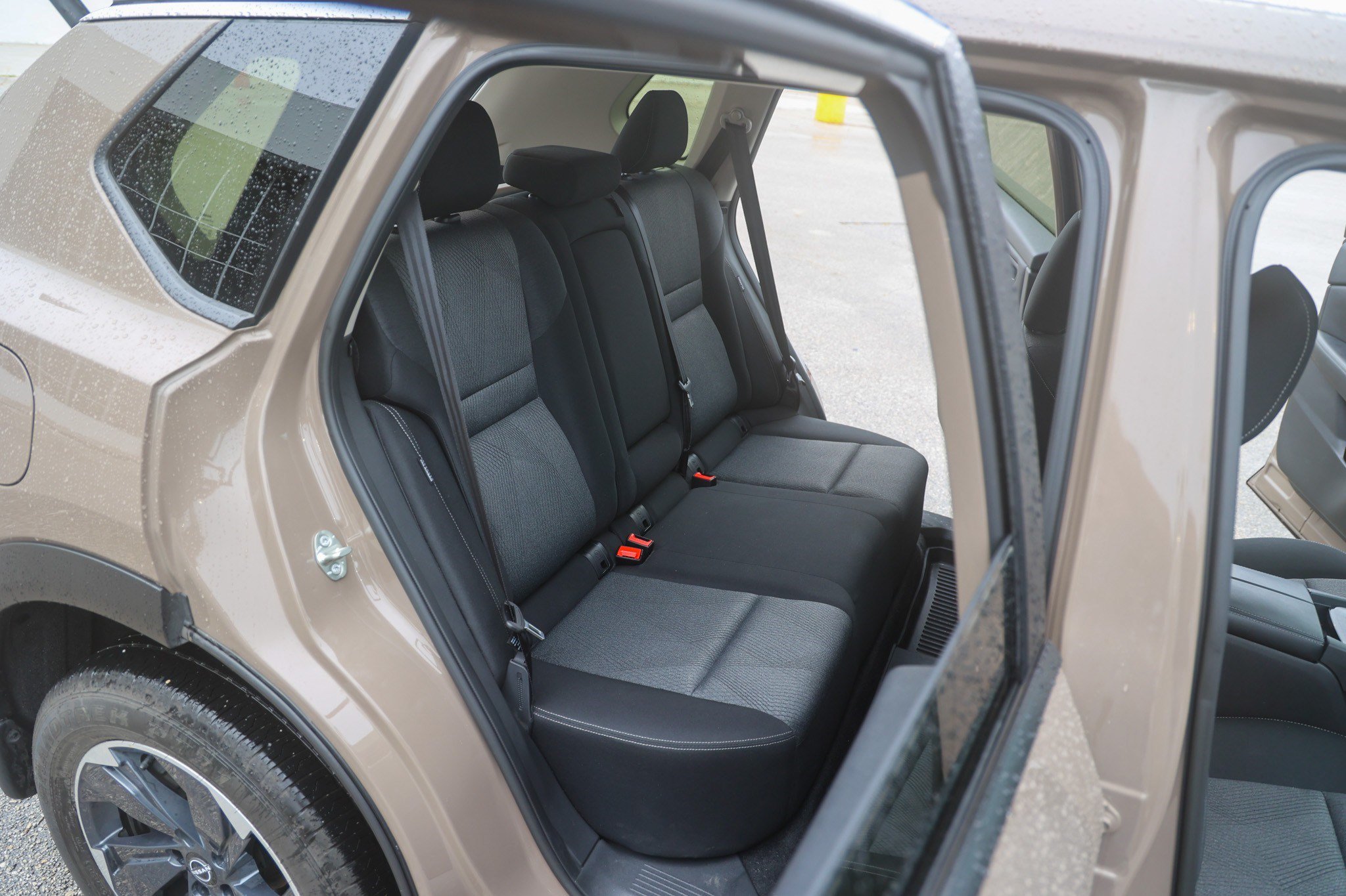 Used 2025 Nissan Rogue SV FWD image 39