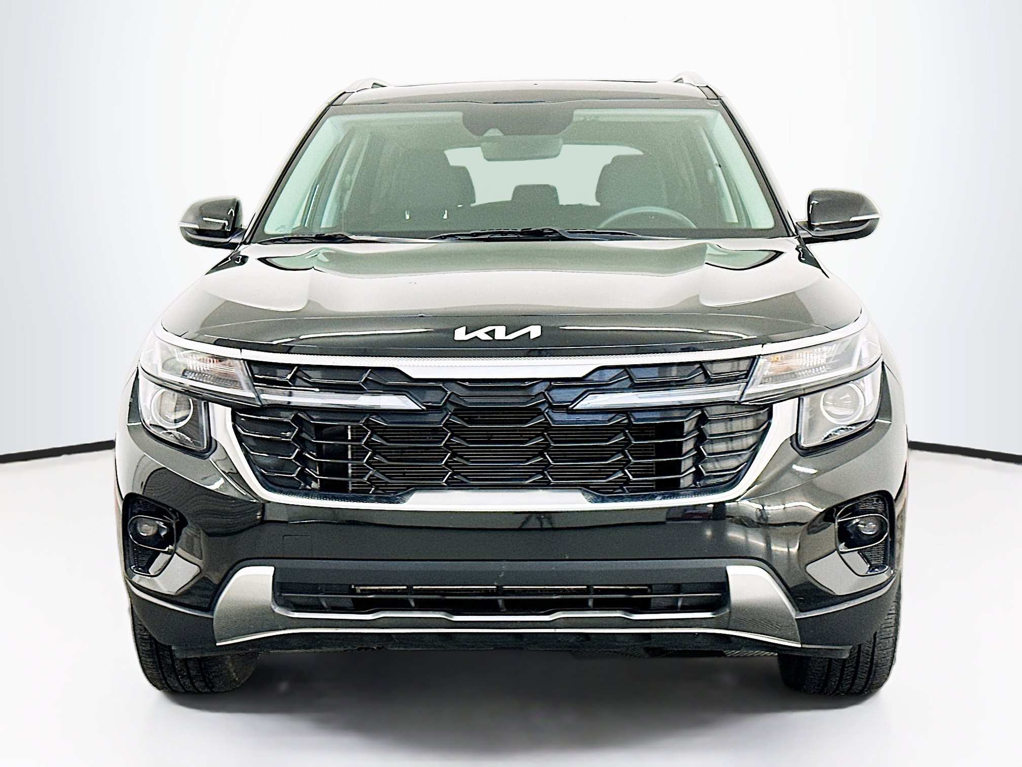 Used 2024 Kia Seltos EX image 2