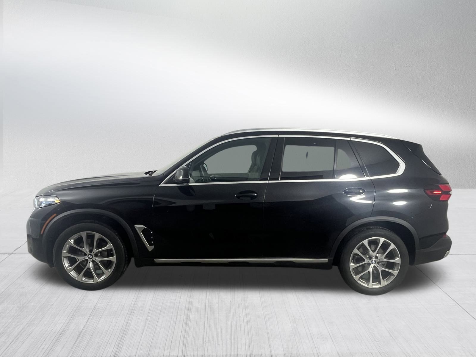 Certified 2025 BMW X5 xDrive40i w/ Premium Package image 4