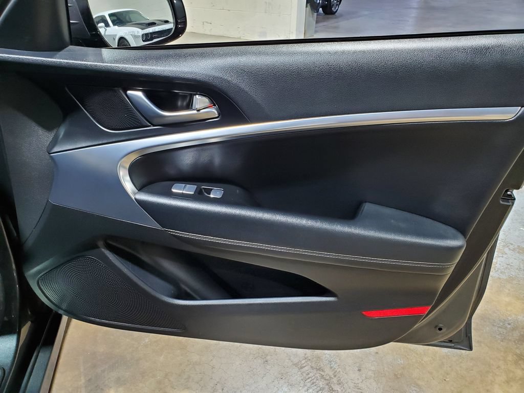 Used 2020 Genesis G70 2.0T AWD/4WD image 15
