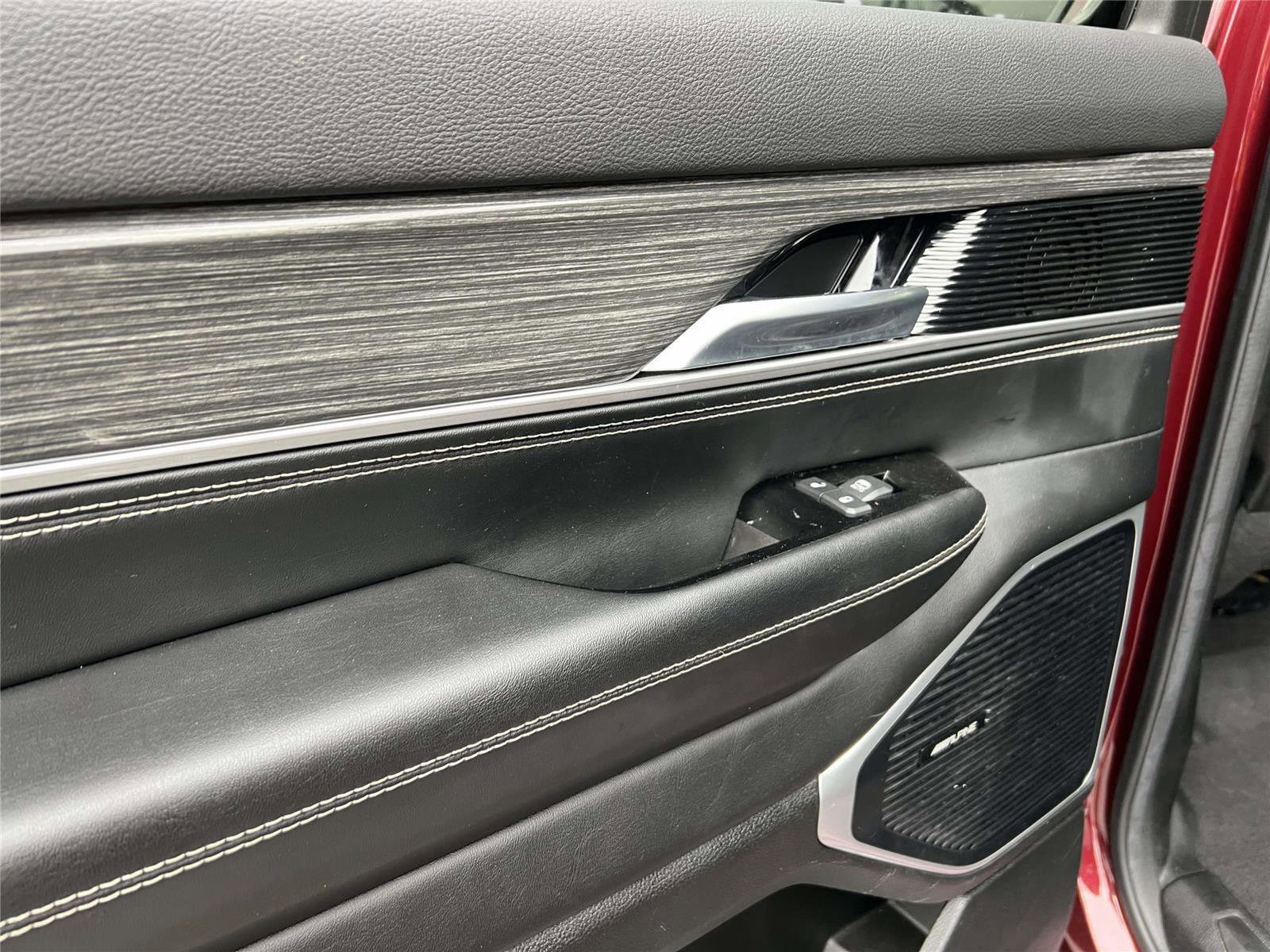 Used 2022 Jeep Wagoneer Series II AWD/4WD image 12