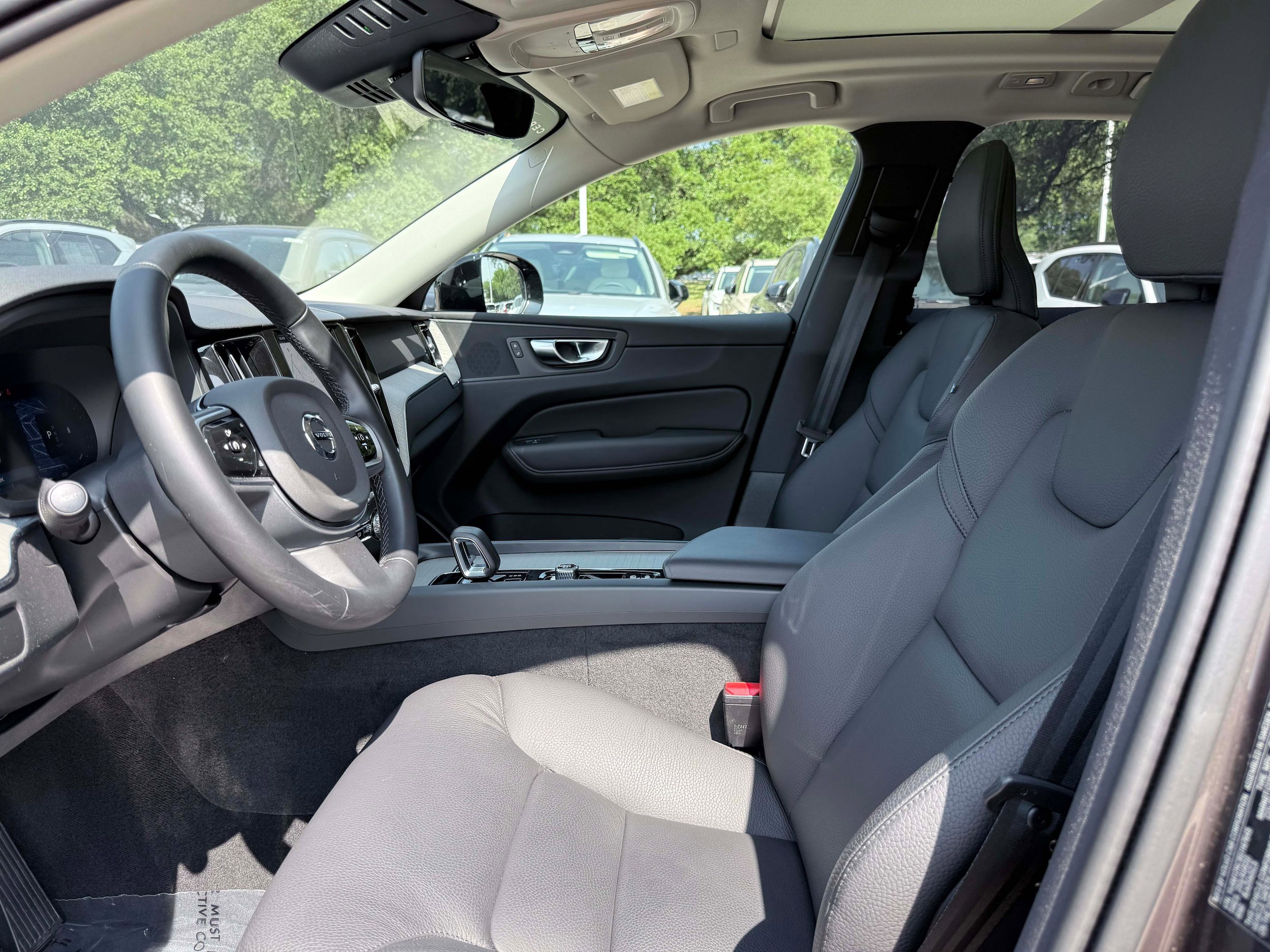 Certified 2025 Volvo XC60 B5 Plus AWD/4WD image 12