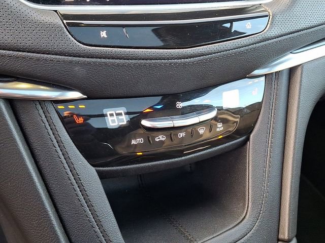 Certified 2022 Cadillac XT5 Premium Luxury w/ LPO, Radiant Package image 13