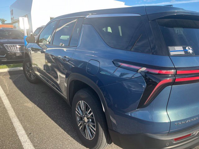 Used 2024 Chevrolet Traverse LS AWD/4WD image 3