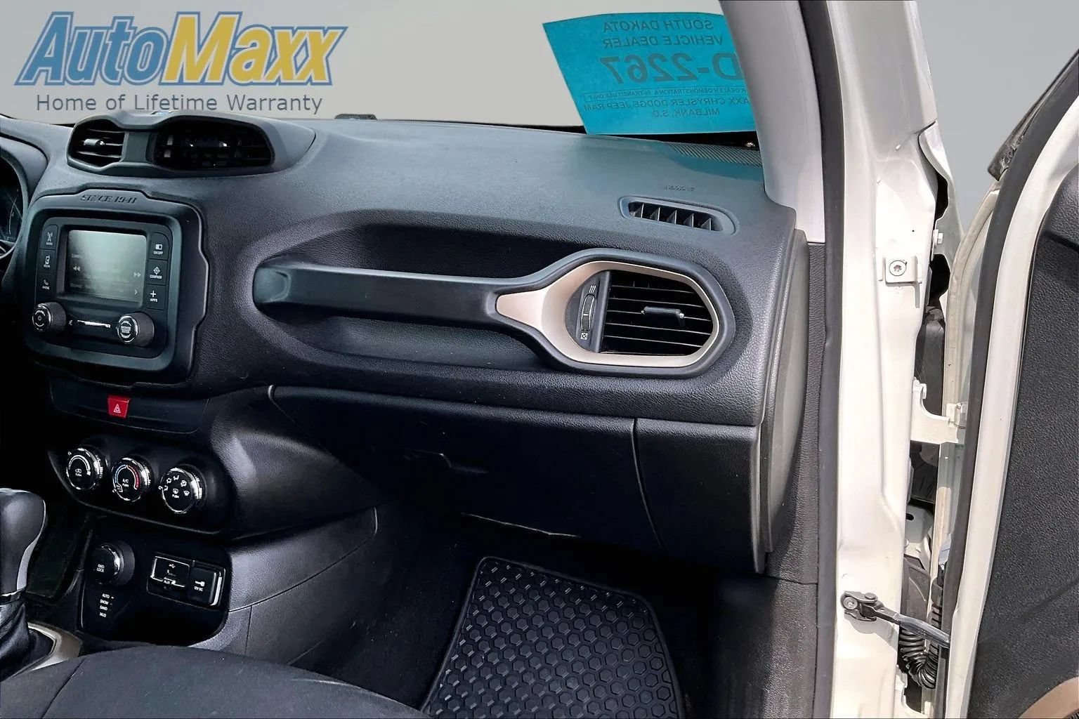 Used 2017 Jeep Renegade Latitude AWD/4WD image 25