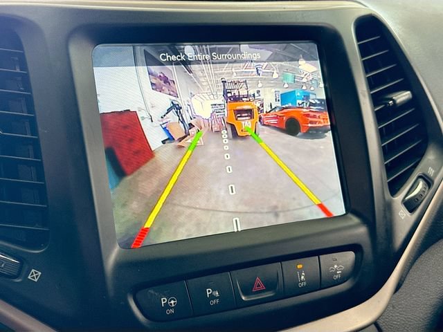 Used 2018 Jeep Cherokee Limited w/ Technology Group AWD/4WD image 15