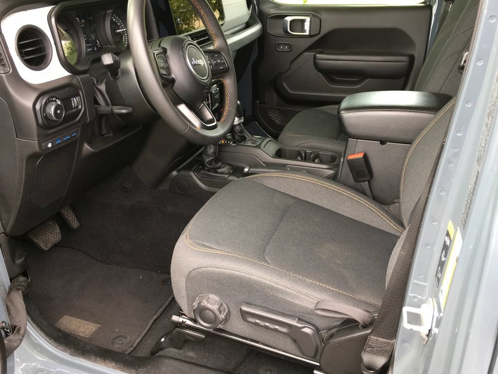 Used 2024 Jeep Wrangler Unlimited AWD/4WD image 23