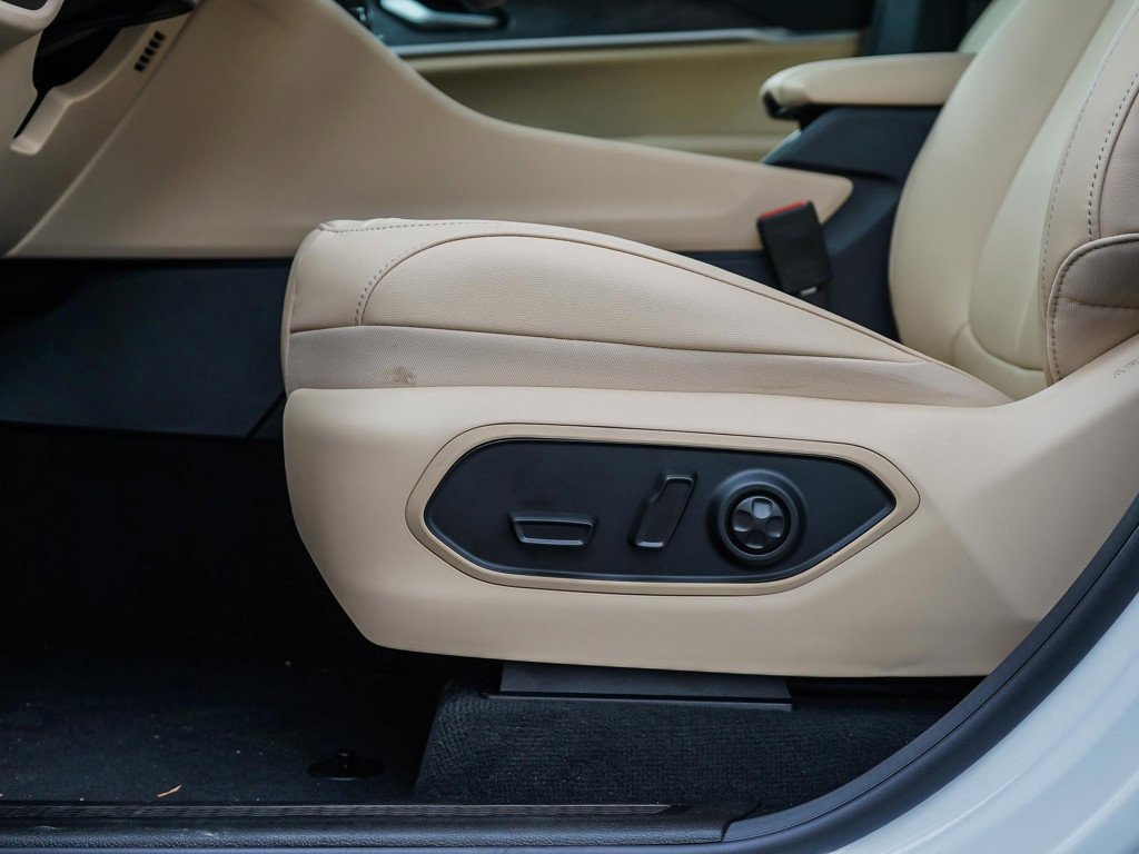 New 2025 Jeep Grand Cherokee Limited image 17