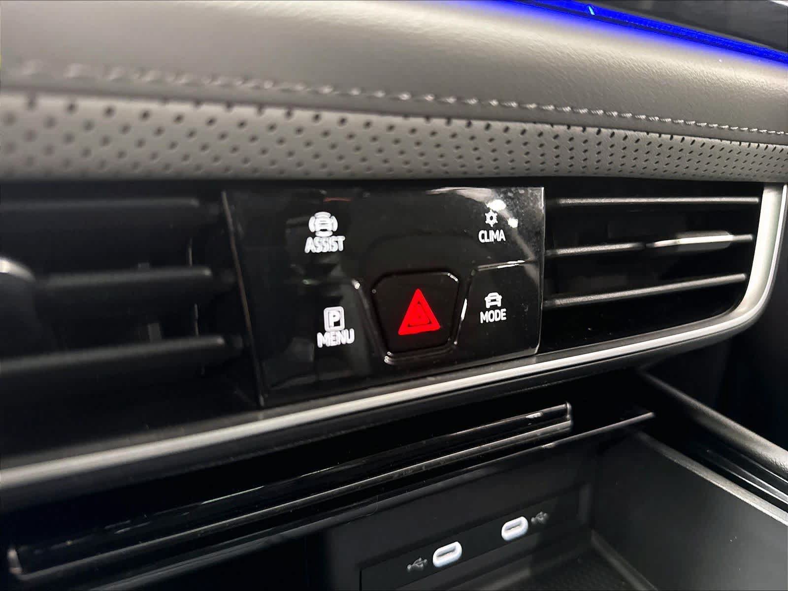 Used 2024 Volkswagen Atlas Peak Edition SE AWD/4WD image 18